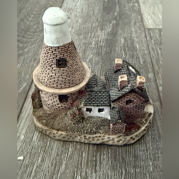 Vintage OAST HOUSE BUILDING HAND MADE SCUPLTURE FIGURINE RARE EUC - Picture 2 of 4